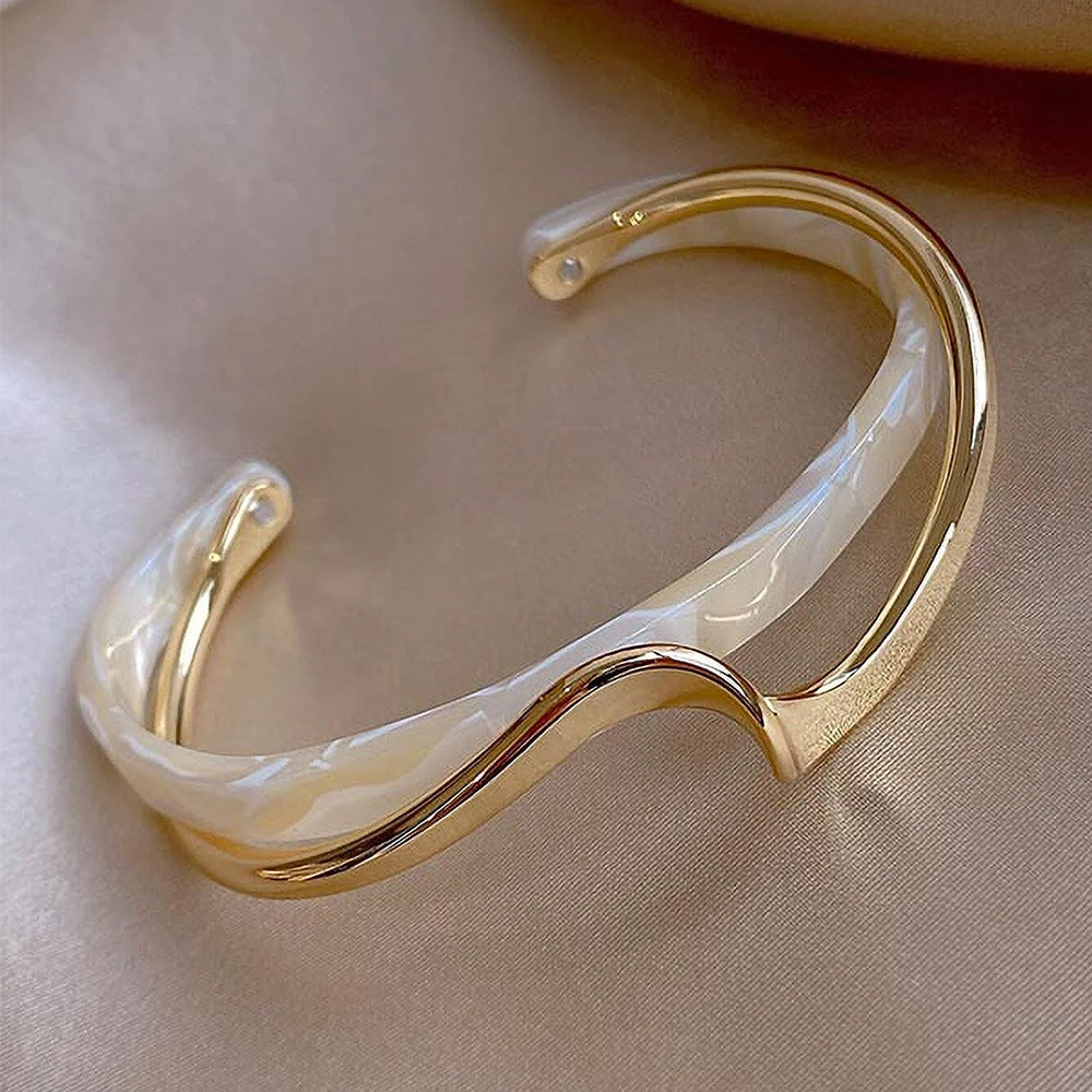 Eco-Friendly Imitation Mother-of-Pearl Open Alloy Bracelet