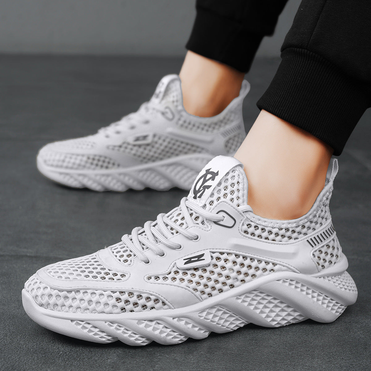 Mens Quick-Dry Mesh Sports Shoes