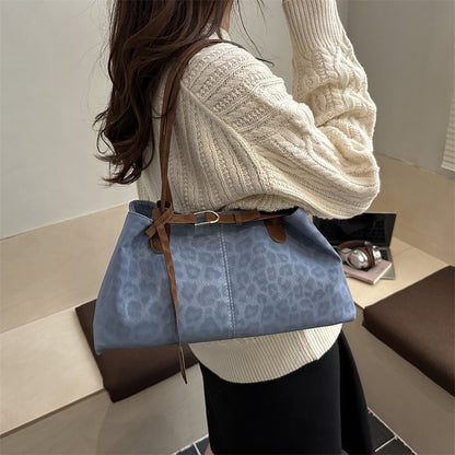 Casual retro large capacity women's shoulder bag