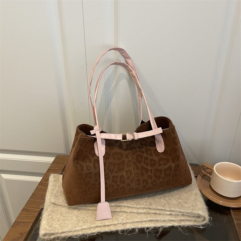 Casual retro large capacity women's shoulder bag