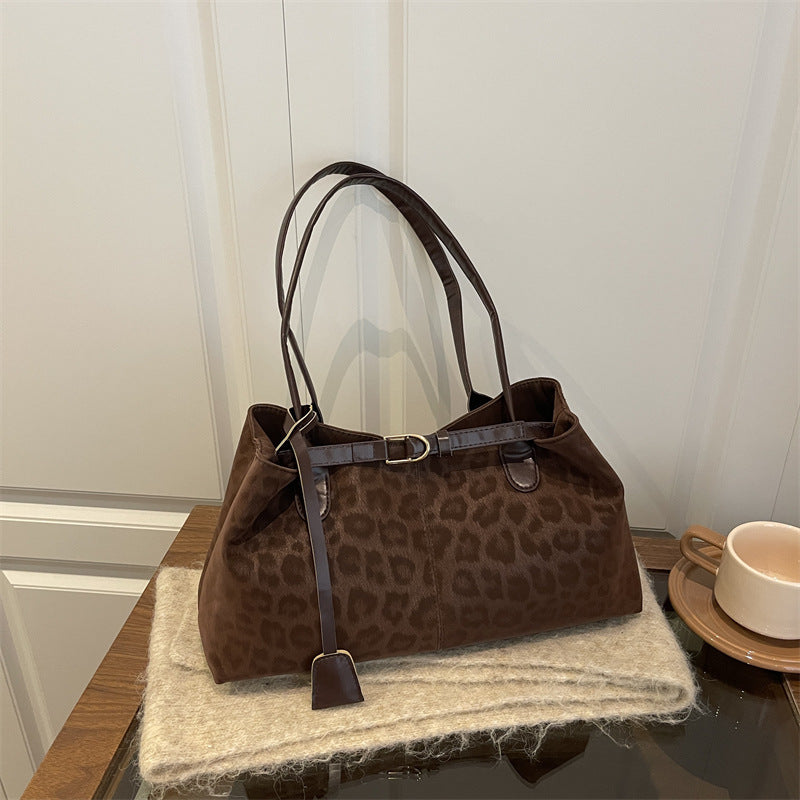 Casual retro large capacity women's shoulder bag