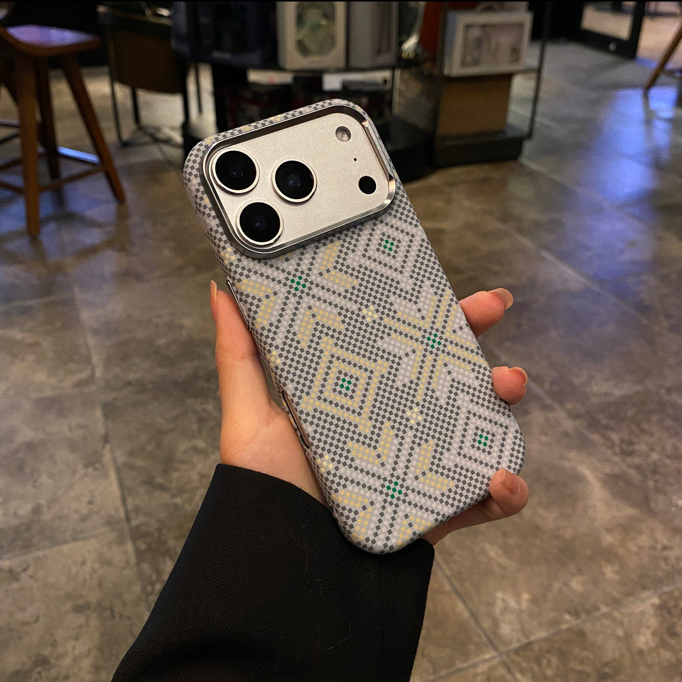 Diamond Pattern Magnetic Phone Case for iPhone