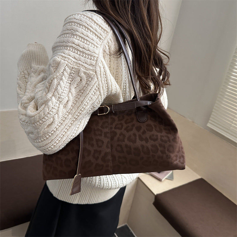 Casual retro large capacity women's shoulder bag