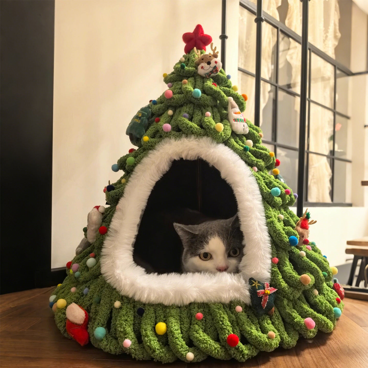 Hand-Woven Christmas Tree Pet Nest