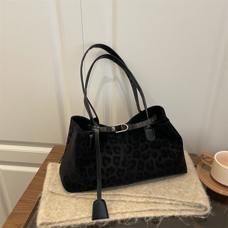 Casual retro large capacity women's shoulder bag
