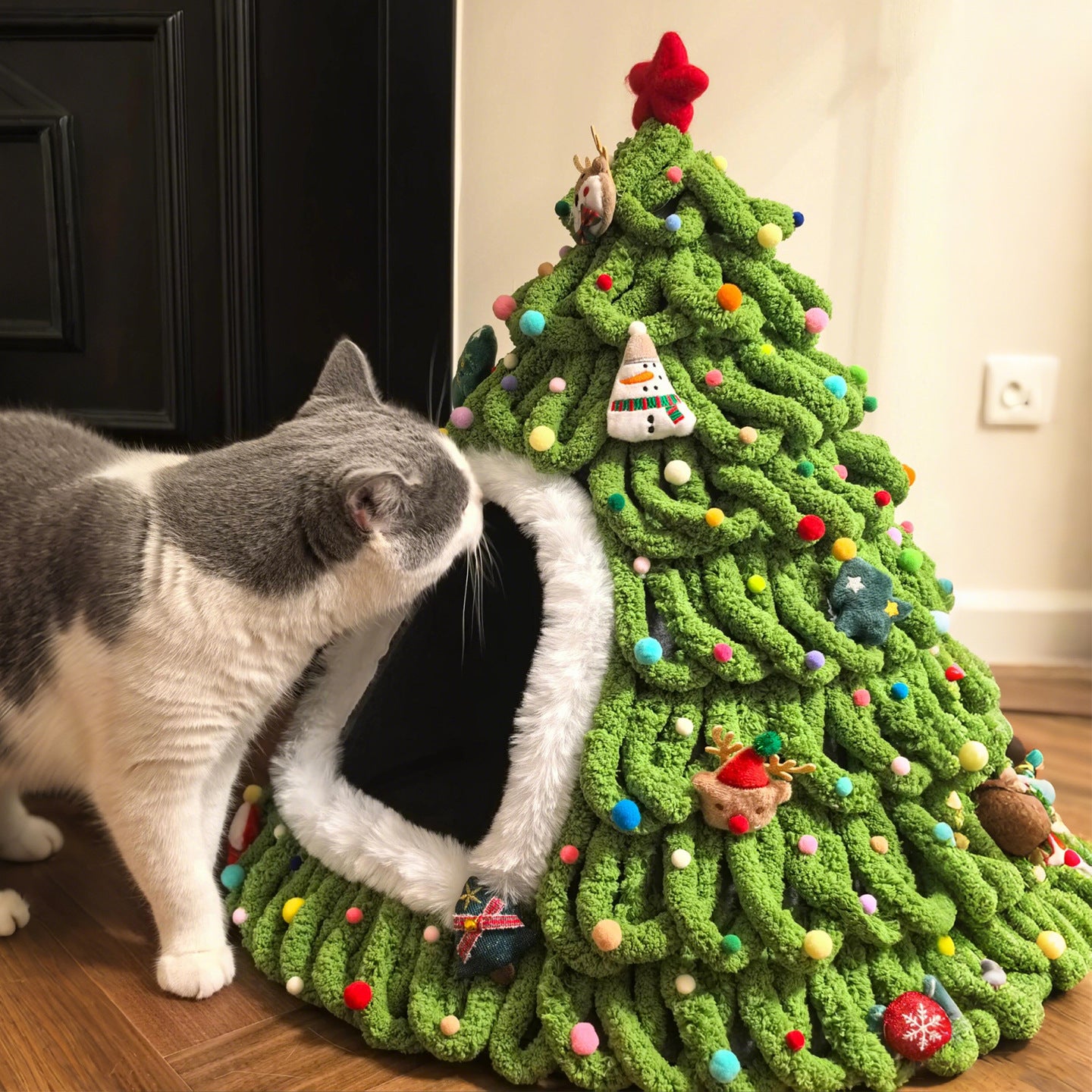 Hand-Woven Christmas Tree Pet Nest